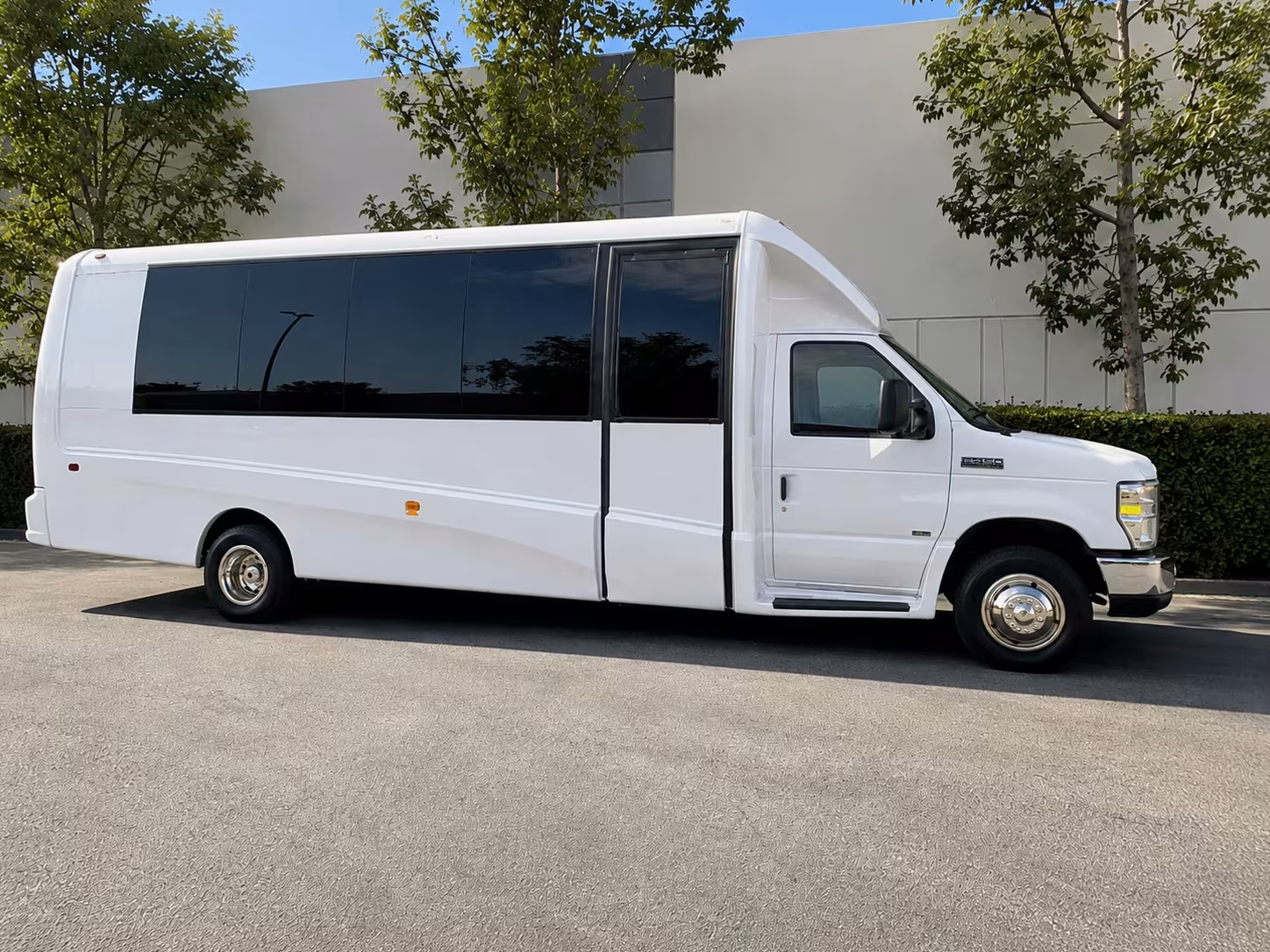 diamond bar 18 passenger minibus rental