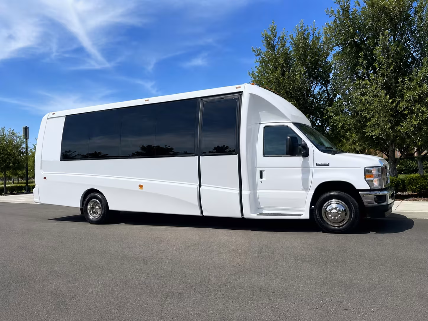 diamond bar minibus rentals for nature and outdoor field trips